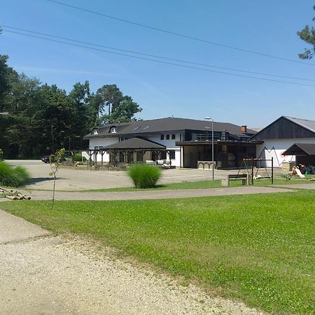 Wow Sleeping Bed & Breakfast Miklavž na Dravskem Polju Exterior photo