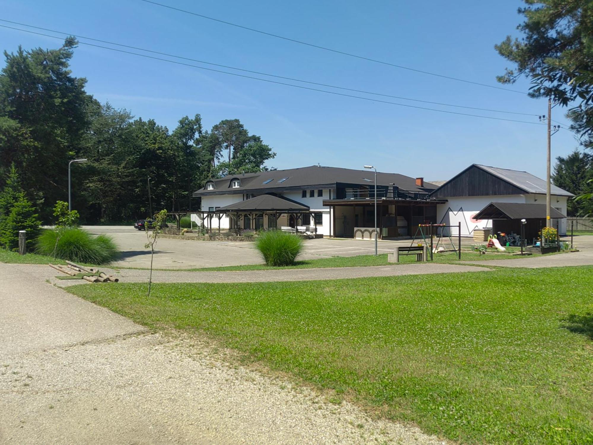 Wow Sleeping Bed & Breakfast Miklavž na Dravskem Polju Exterior photo